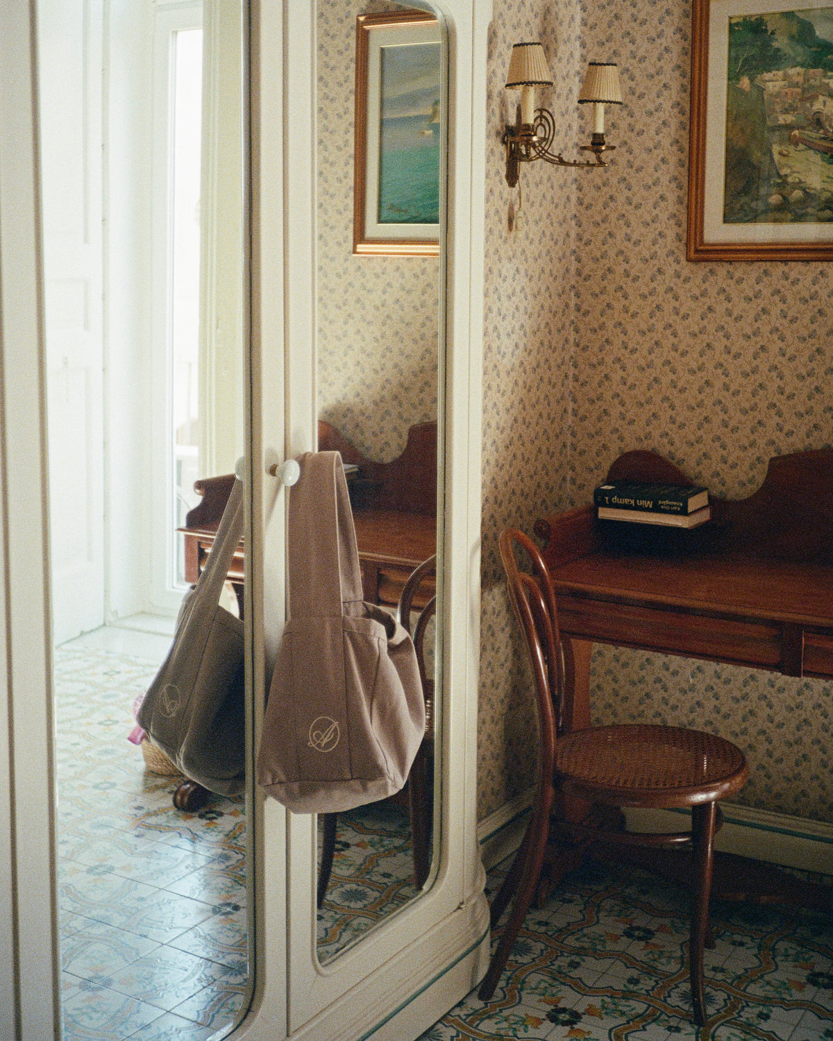 Travel photograph from Naples, Abelo Journal